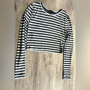 Forever 21 Black and White Striped Long Sleeve Crop Top Size Medium